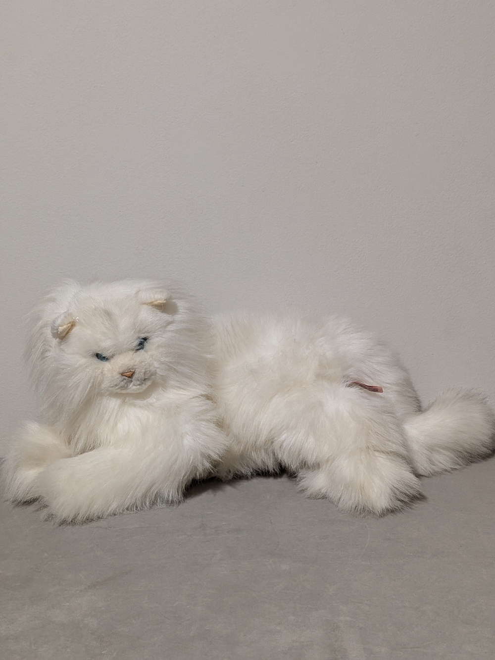Russ White Long Hair Persian Cat Plush Blue Eyes 18” Lay Large Fancy Feast